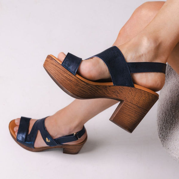 DONNA sandale bleue métallique à talon imitation bois