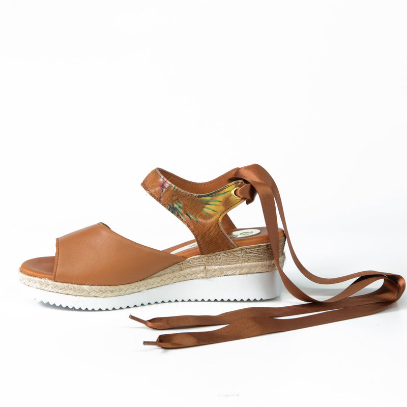 TERESA sandale compensée à ruban camel